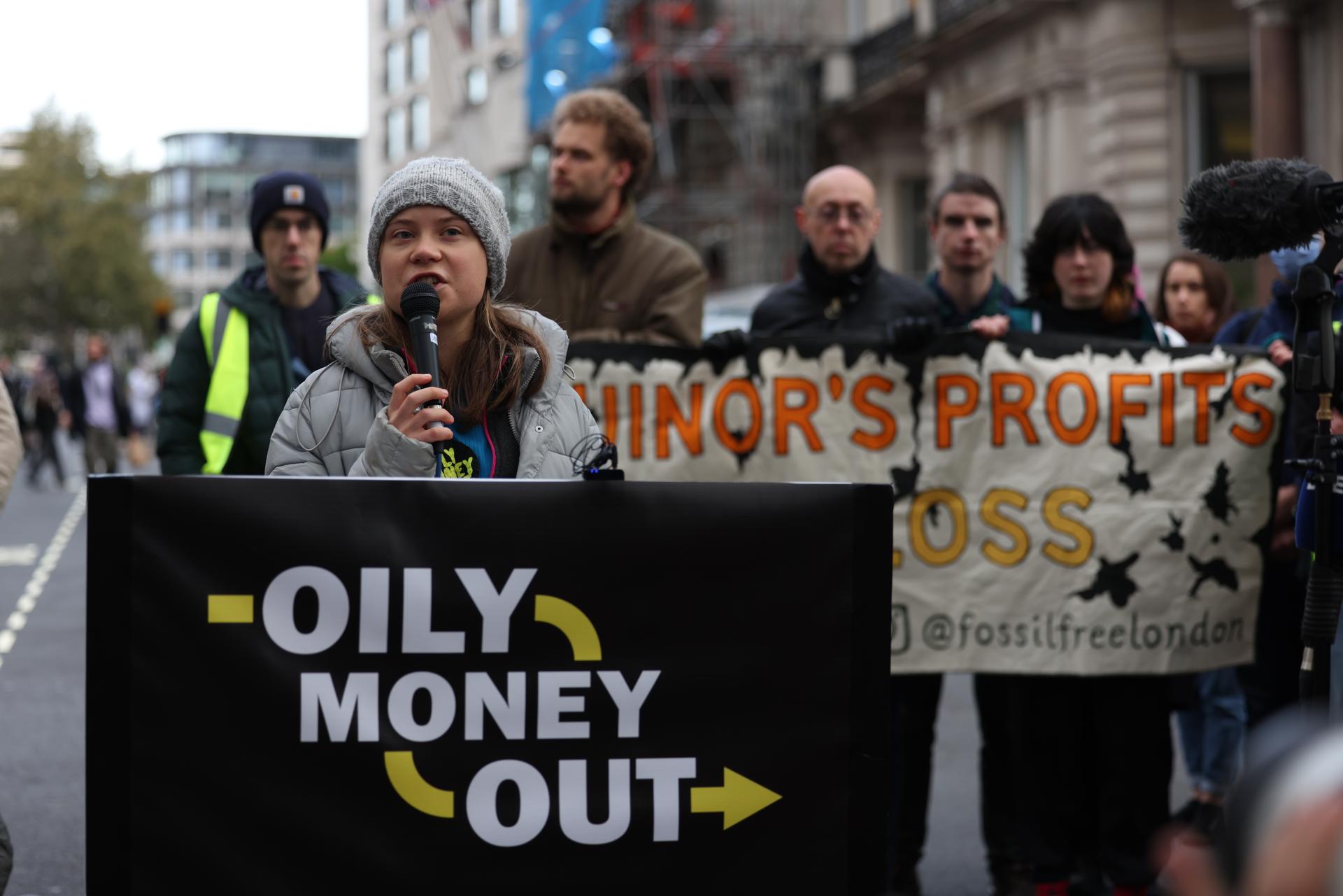 #Video Detienen a la activista Greta Thunberg durante protesta en Londres