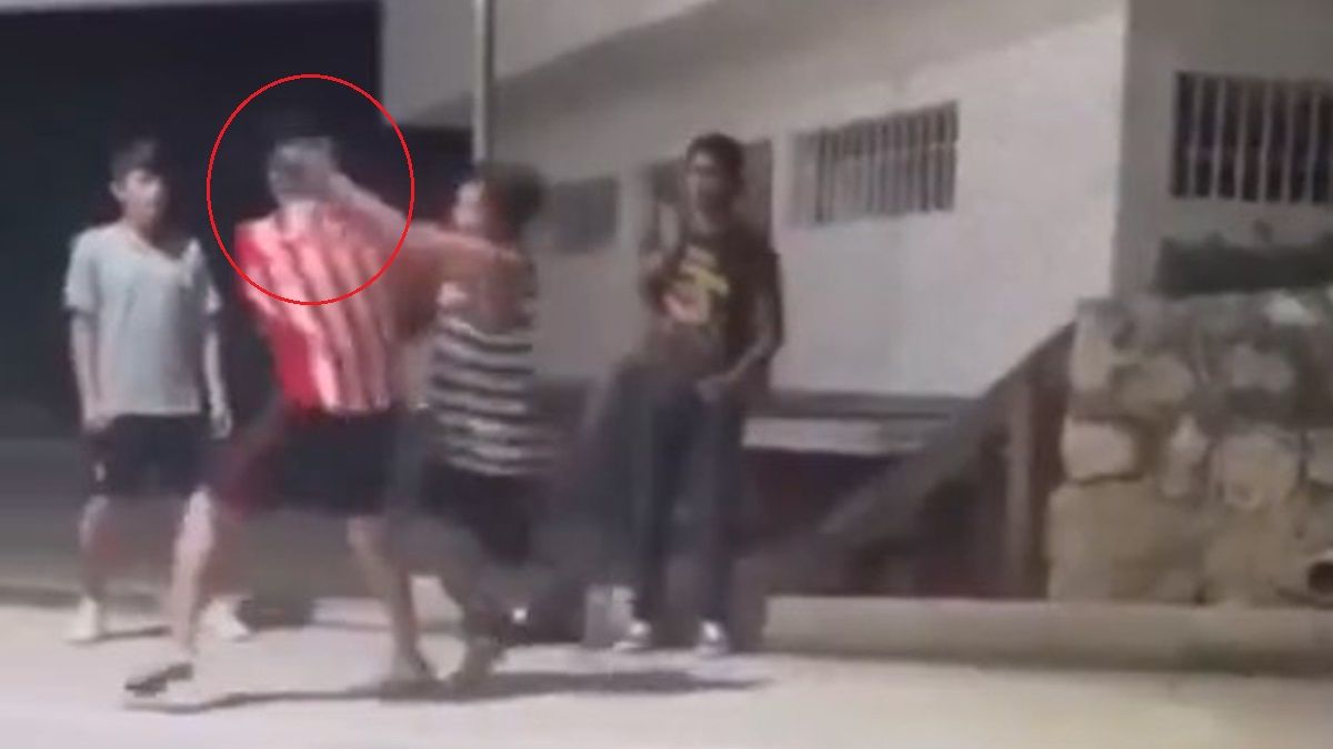 #Video Joven muere durante riña en partido de futbol; recibió golpe en la cabeza #Video Joven muere durante riña en partido de futbol; recibió golpe en la cabeza