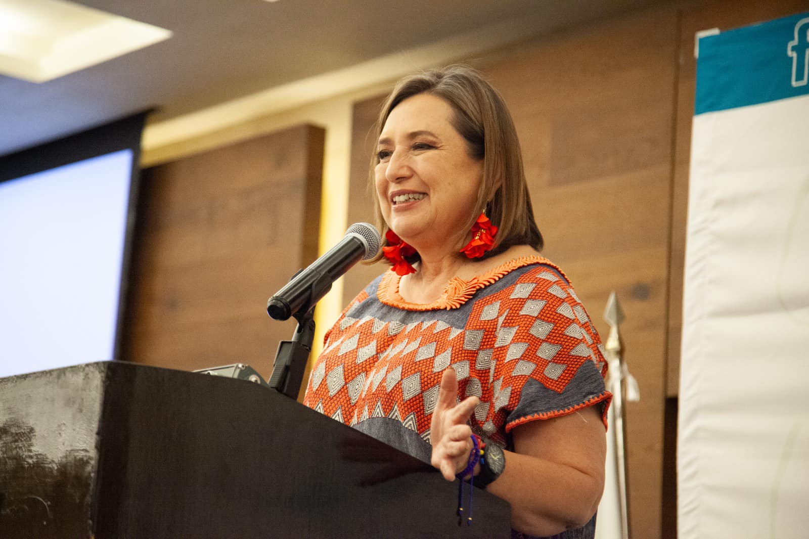 Xóchitl Gálvez comparece ante UNAM por presunto plagio para titularse Xóchitl Gálvez comparece ante UNAM por presunto plagio para titularse