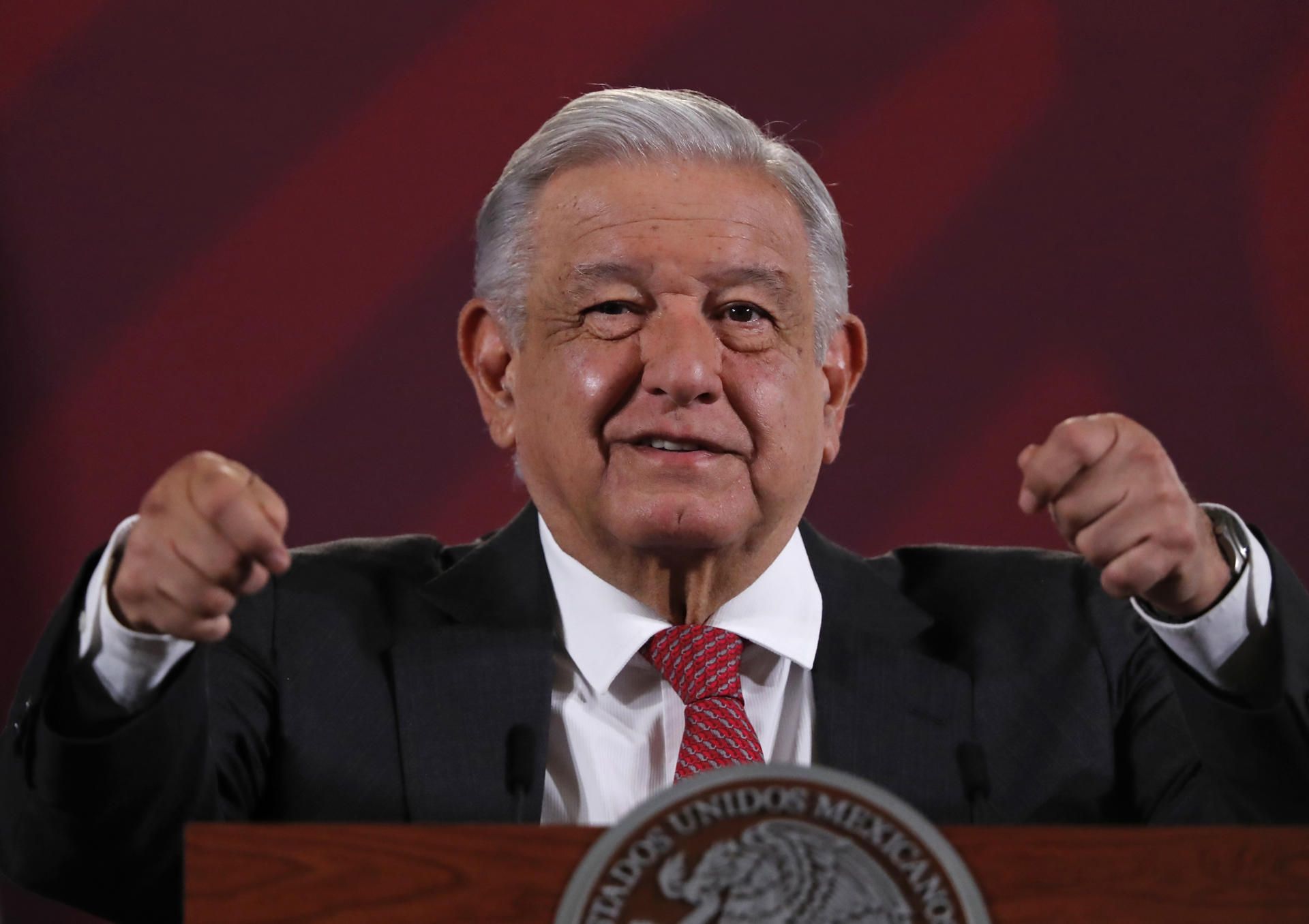 AMLO insiste a Biden en un plan de desarrollo para frenar la migración forzada AMLO insiste a Biden en un plan de desarrollo para frenar la migración forzada