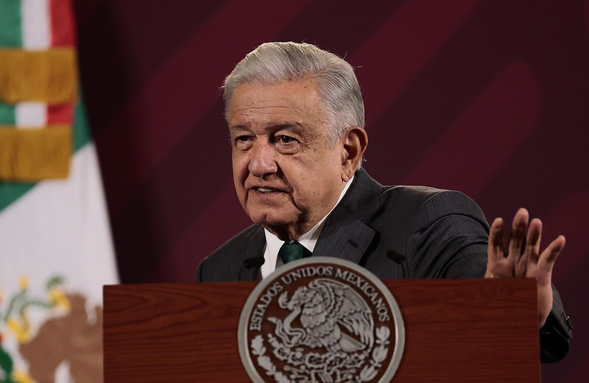“Estoy contentísimo, se hizo sin dar ‘moches'”: AMLO celebra aprobación del Presupuesto 2024 “Estoy contentísimo, se hizo sin dar ‘moches'”: AMLO celebra aprobación del Presupuesto 2024
