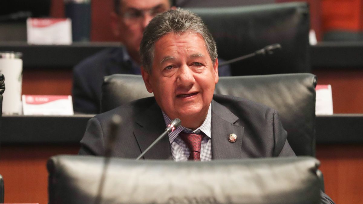 Higinio Martínez deja la jefatura de Gabinete en Edomex y regresa al Senado