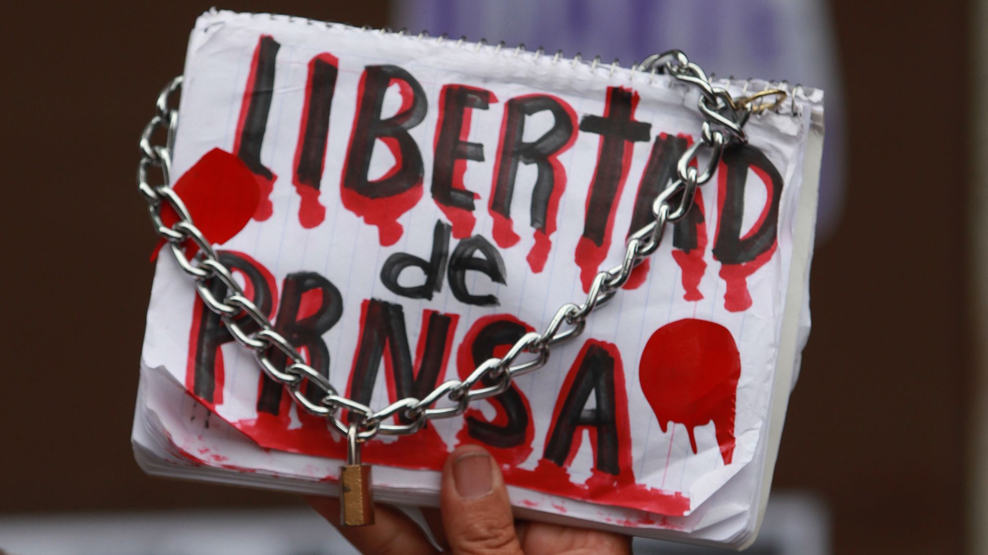 Jornada violenta contra periodistas en Michoacán y Guerrero