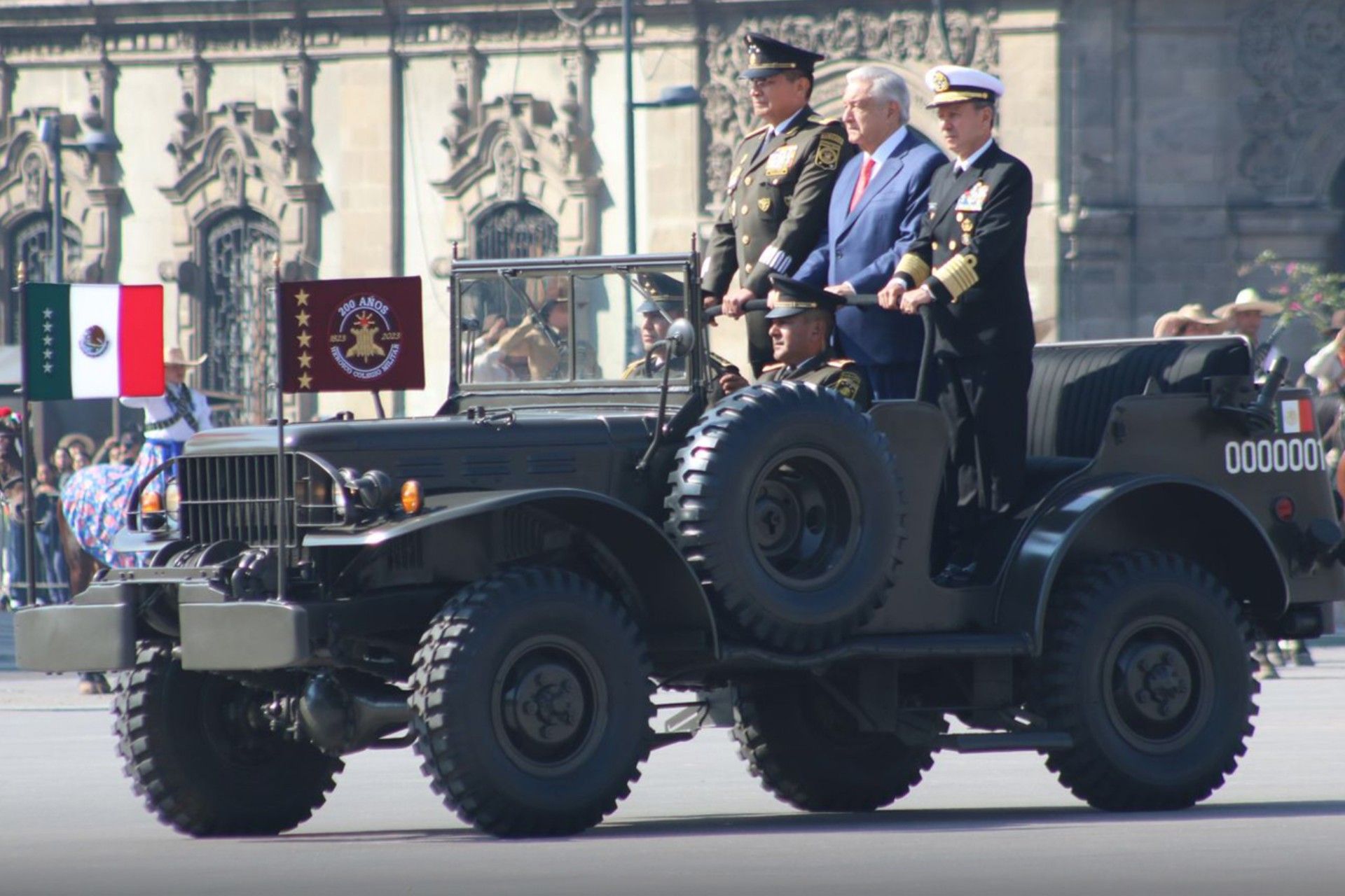 México tiene como ángel de la guarda al Gobierno y Fuerzas Armadas para vivir en paz: AMLO México tiene como ángel de la guarda al Gobierno y Fuerzas Armadas para vivir en paz: AMLO