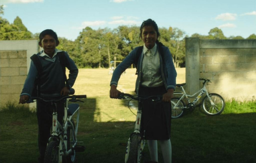 ninos con bicicletas