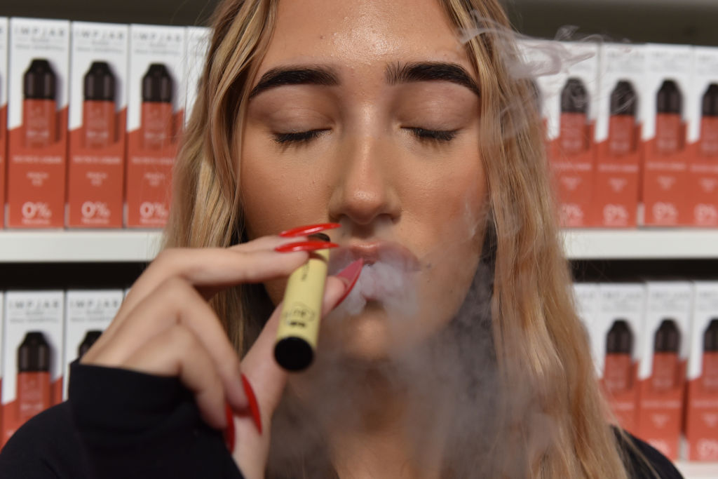 ¿Qué es el la 'Lengua de vaper' y por qué preocupa a los expertos para esta Navidad?