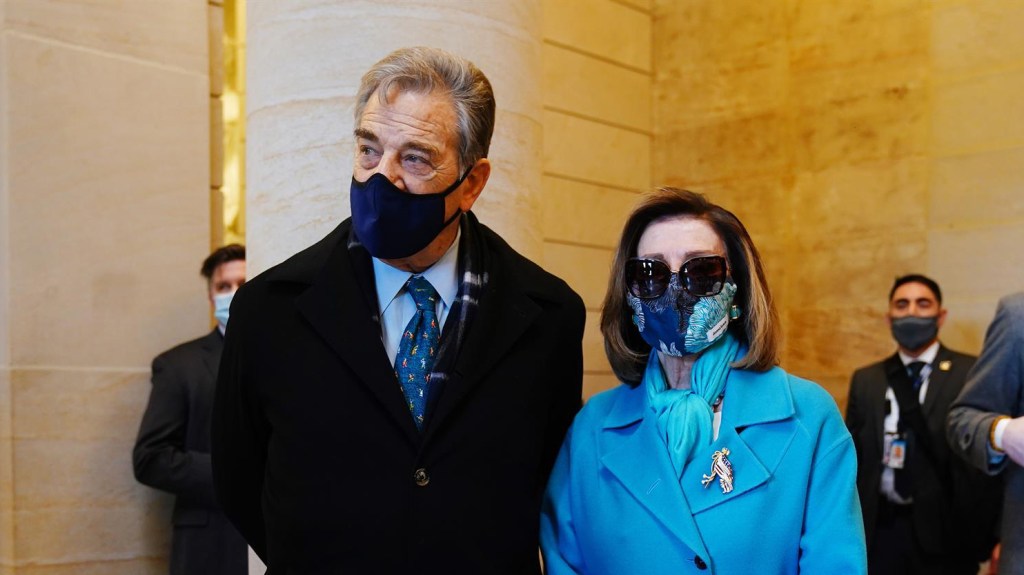 Sujeto que agredió al marido de Nancy Pelosi asegura al jurado que quería acabar con la corrupción - nancy-pelosi-y-paul-pelosi-1024x575