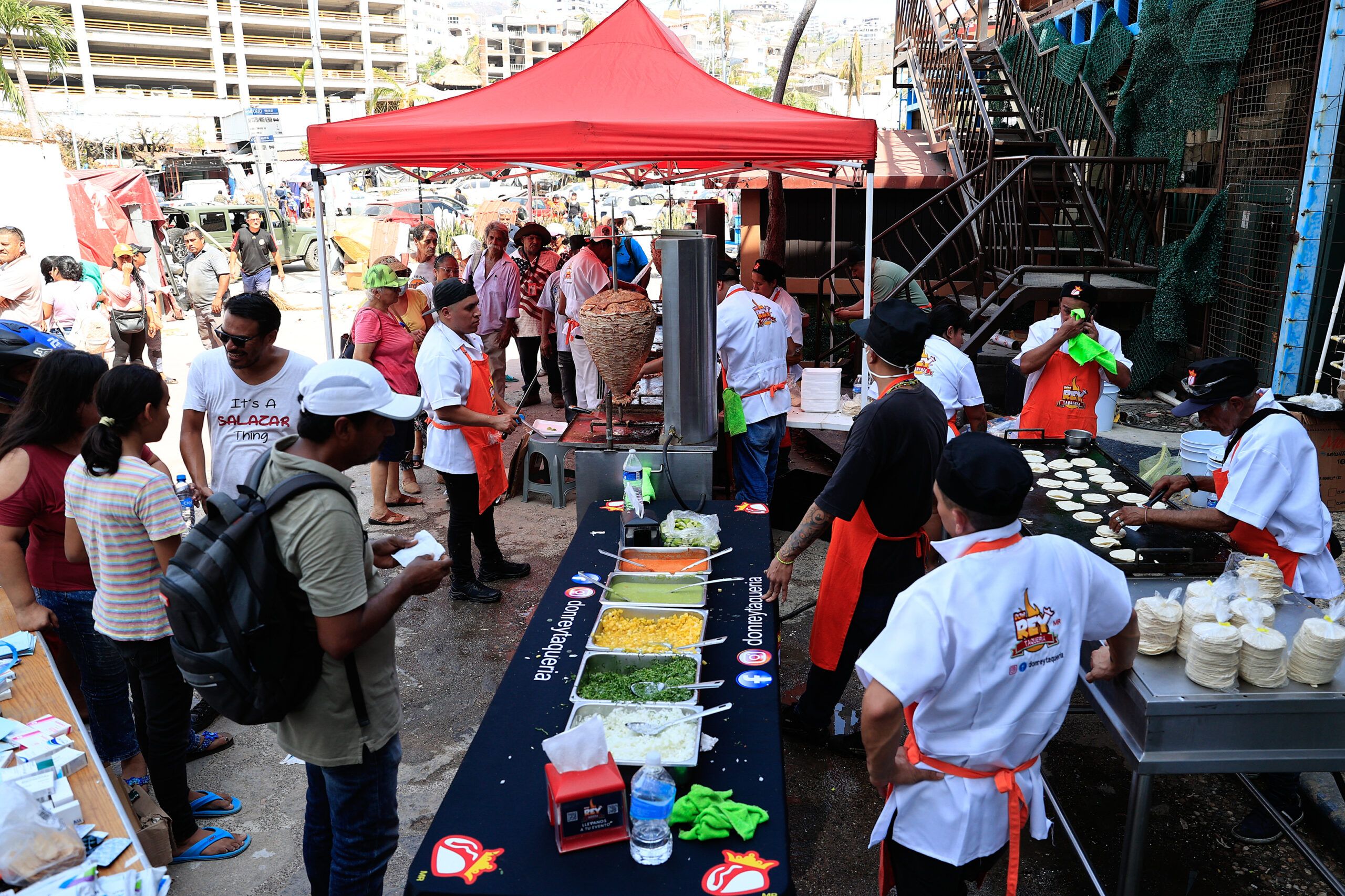 Taquería de Ciudad de México lleva tacos a afectados por el huracán Otis Taquería de Ciudad de México lleva tacos a afectados por el huracán Otis