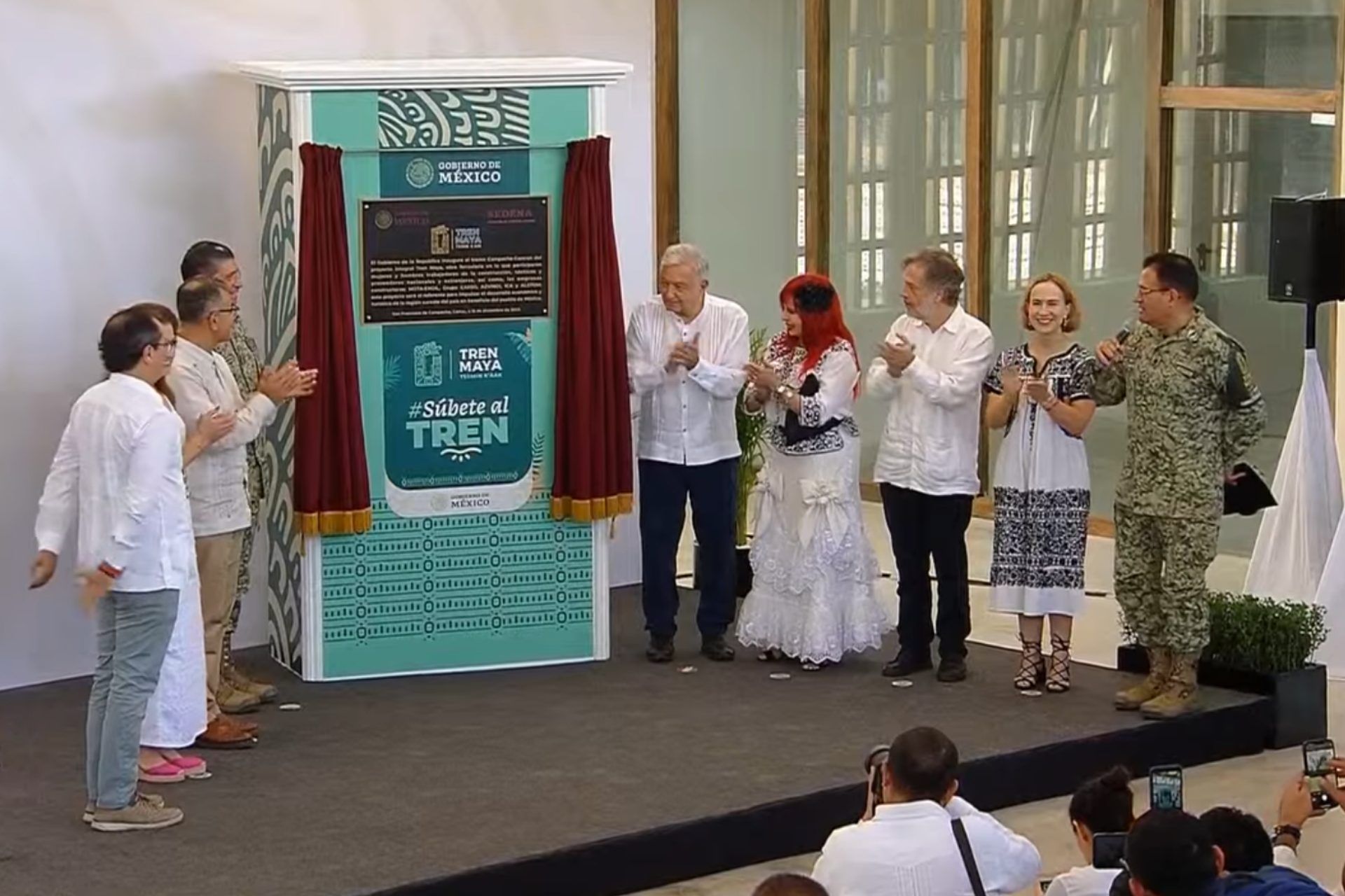 AMLO devela en Campeche placa de la primera etapa del Tren Maya AMLO devela en Campeche placa de la primera etapa del Tren Maya