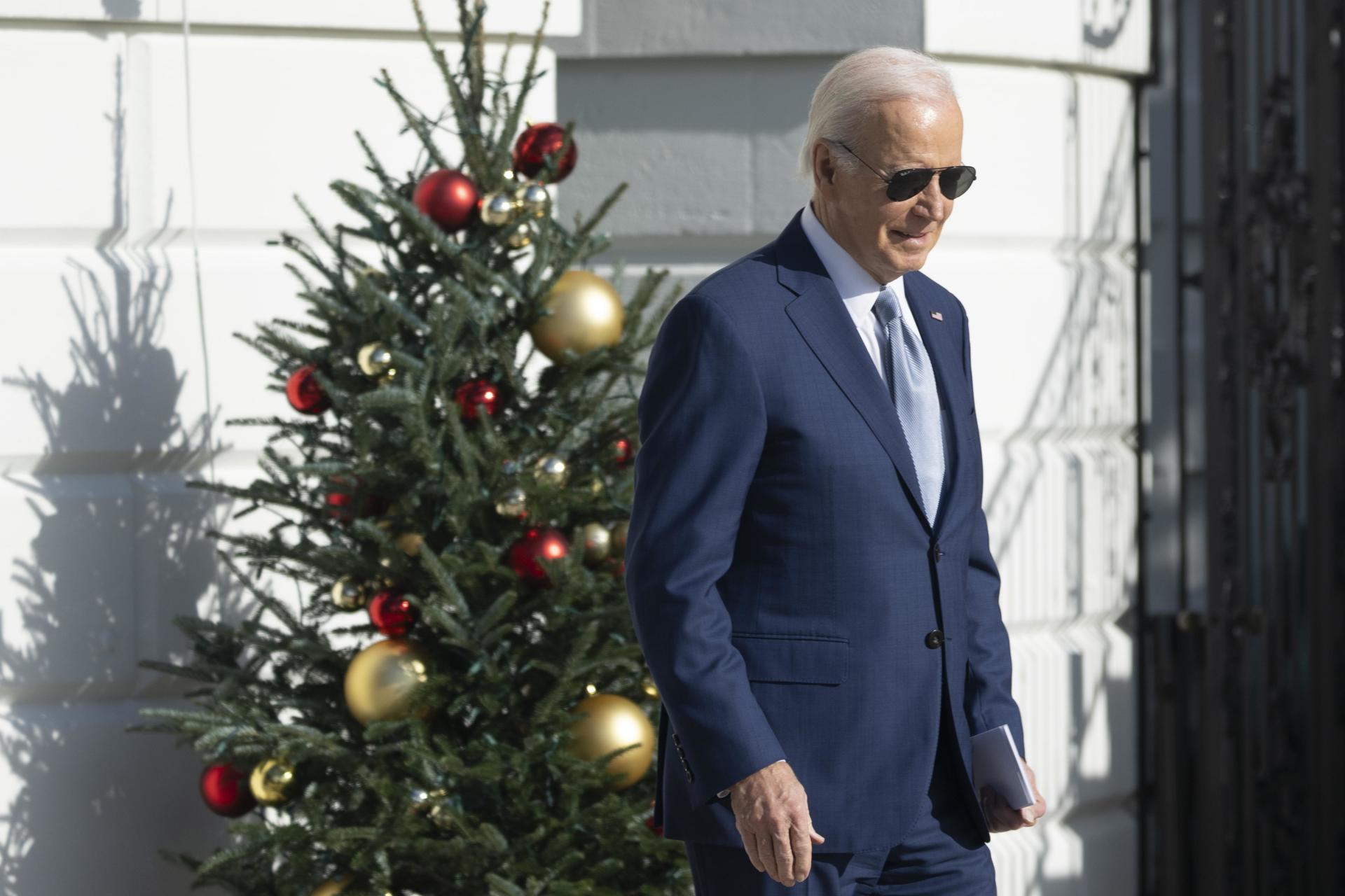 Biden pierde ante Trump en un sondeo en el que su popularidad sigue en caída