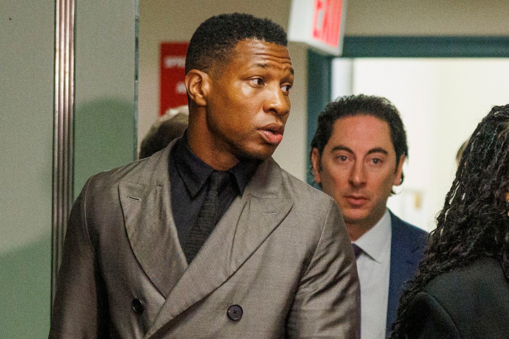 Declaran culpable al actor Jonathan Majors de agresión y acoso a su expareja - declaran-culpable-al-actor-jonathan-majors-de-agresion-y-acoso-a-su-novia-2-1024x683