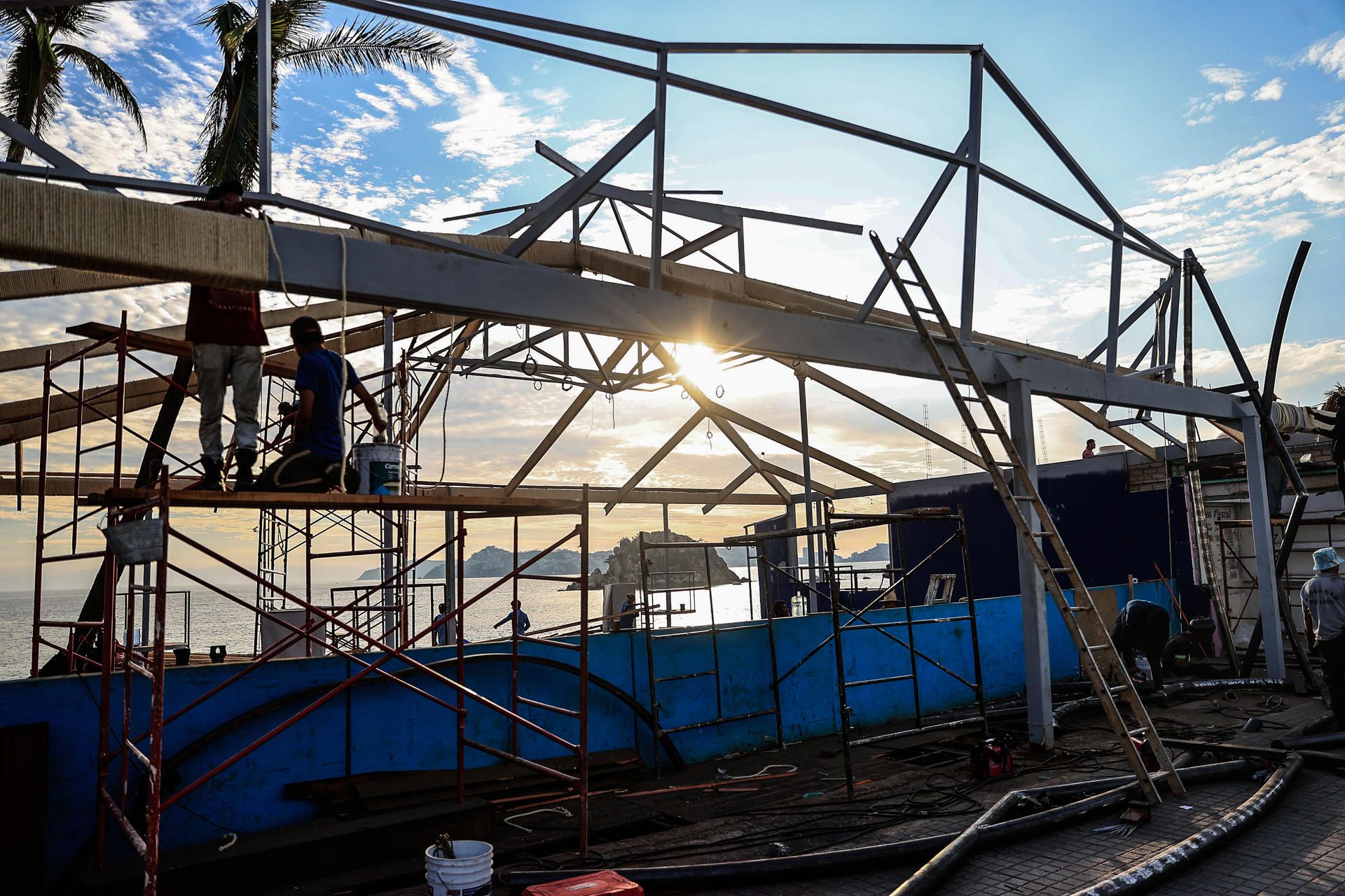 Huracán Otis ha dejado 52 muertos y 32 desaparecidos en Guerrero Huracán Otis ha dejado 52 muertos y 32 desaparecidos en Guerrero