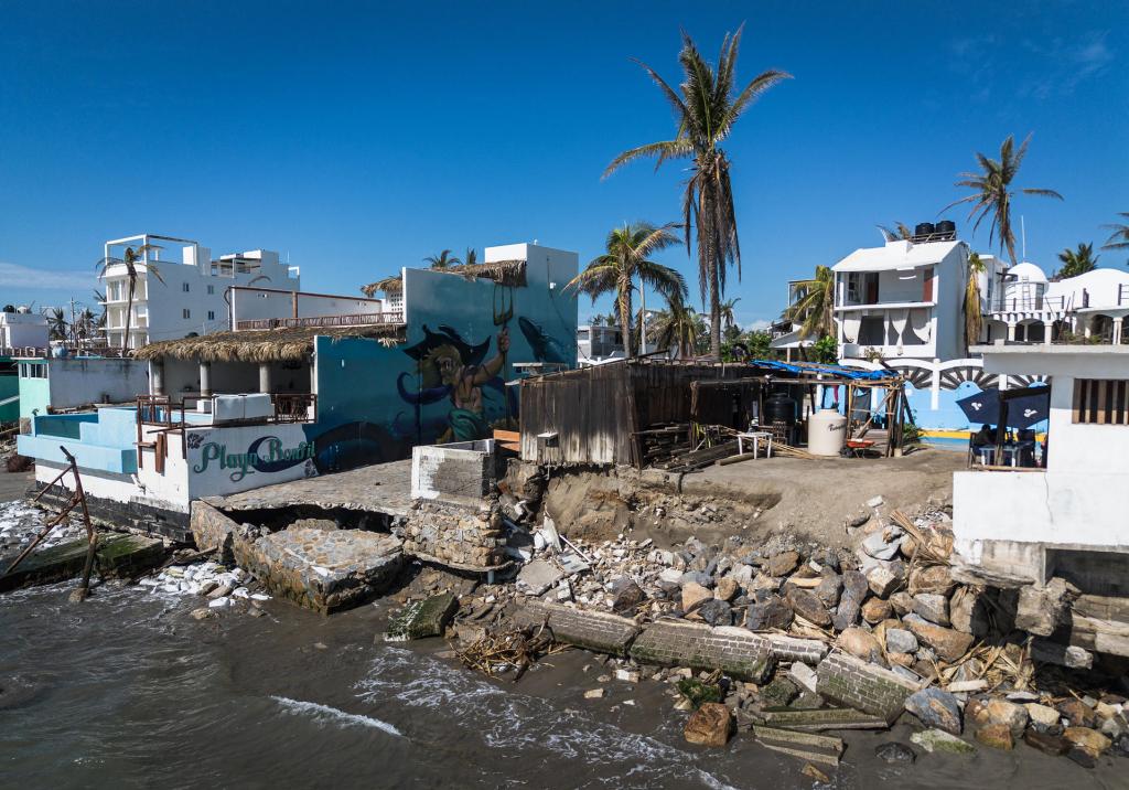 Miles de afectados en Acapulco por Otis aún ven riesgos en su mejor temporada de ingresos - acapulco-guerrero-danos-otis-4dic23-3-1024x716