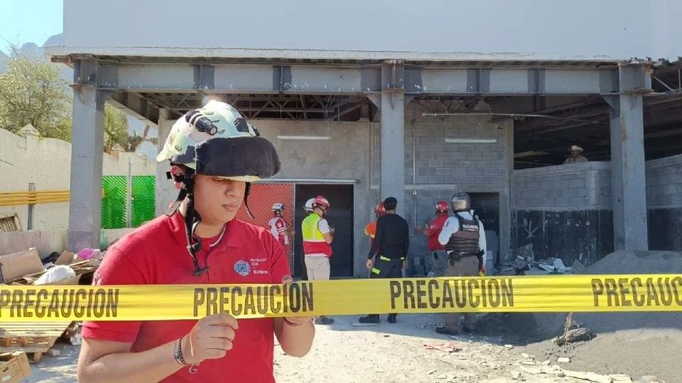 Mueren cuatro trabajadores por caída de plataforma tipo elevador en Monterrey