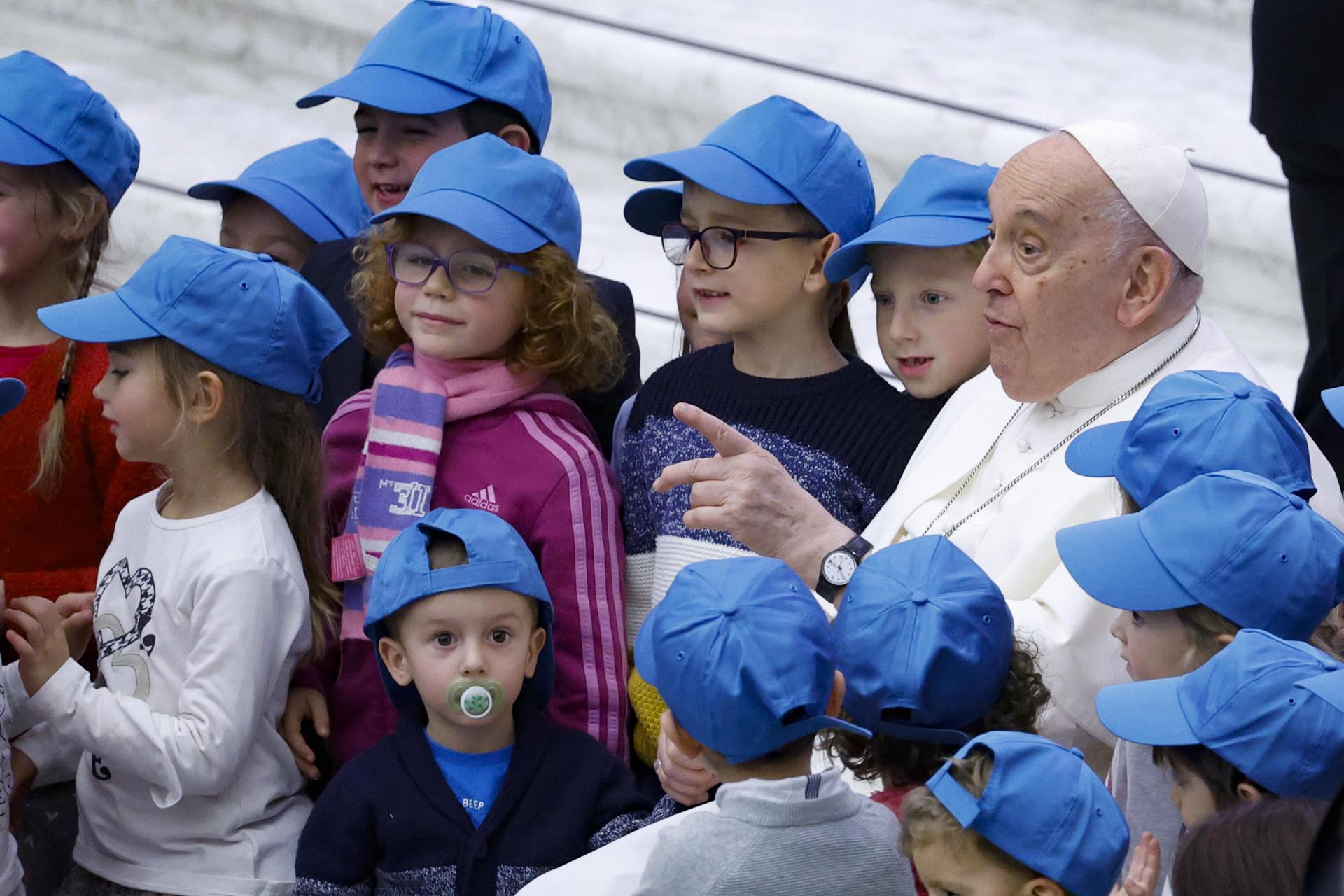 Papa Francisco recuerda a miles de niños muertos en guerras de Gaza, Ucrania y Yemen