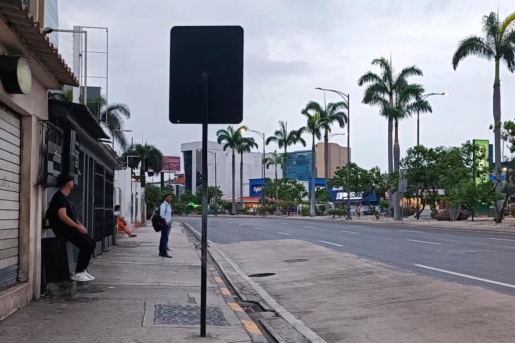 Ecuador sigue en 'shock' en el primer día de "la guerra" declarada al crimen organizado - calles-desiertas-en-ecuador-tras-declaratoria-de-guerra-al-crimen-organizado-1024x683