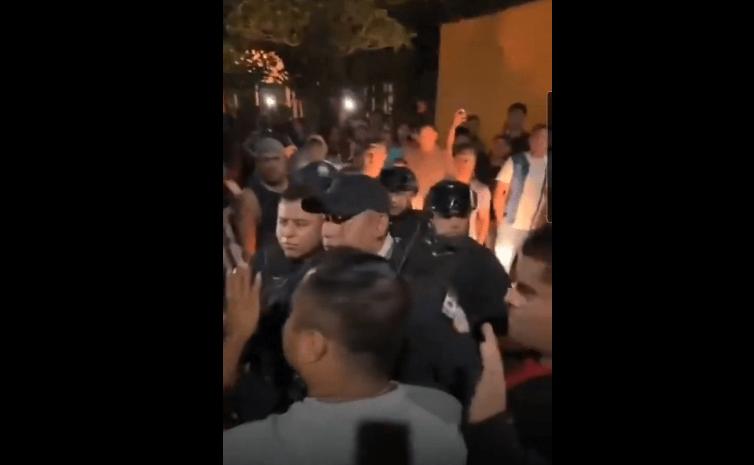 Intentan linchar a policías municipales que habrían disparado contra joven en Veracruz Intentan linchar a policías municipales que habrían disparado contra joven en Veracruz