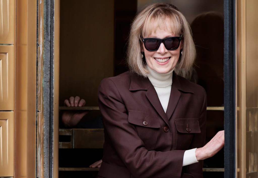 Juicio a Donald Trump por difamación vuelve a retrasarse por enfermedad de un jurado - carroll-1024x710