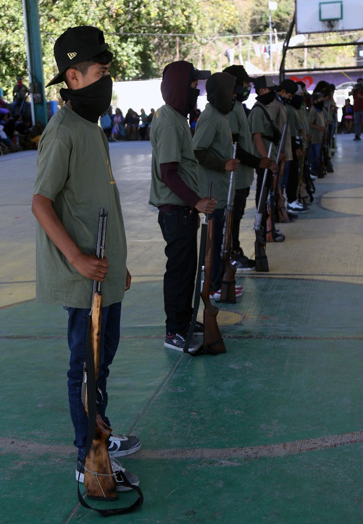 Niños de José Joaquín de Herrera, en Guerrero, reciben armas para defenderse del crimen organizado - jose-joaquin-de-herrera-ninos-guerrero-armas-709x1024