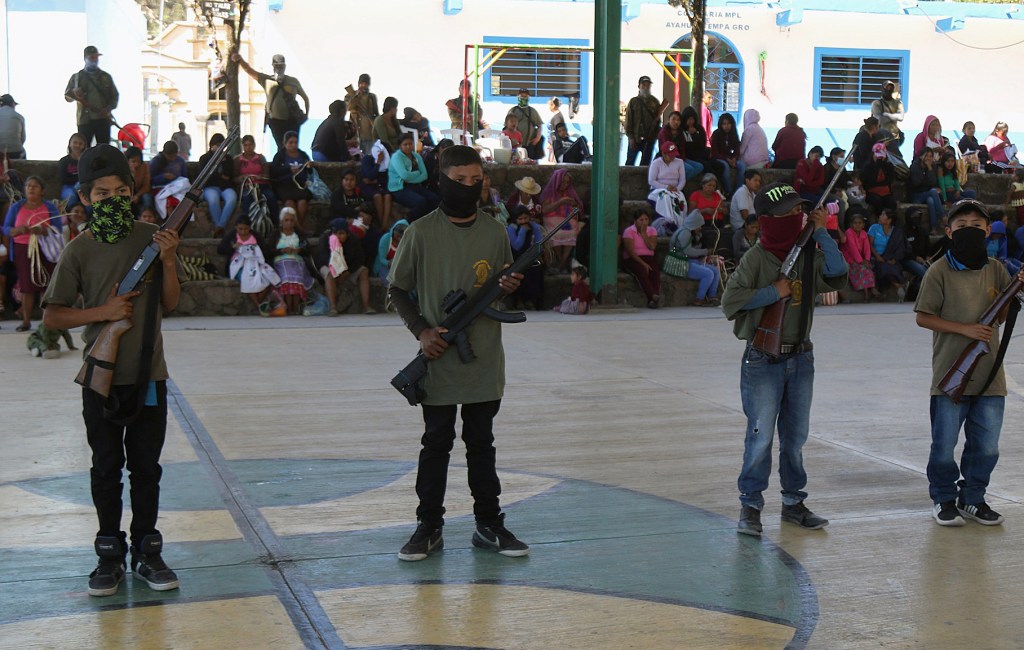 Niños de José Joaquín de Herrera, en Guerrero, reciben armas para defenderse del crimen organizado - jose-joaquin-de-herrera-ninos-guerrero-armas-2-1024x650