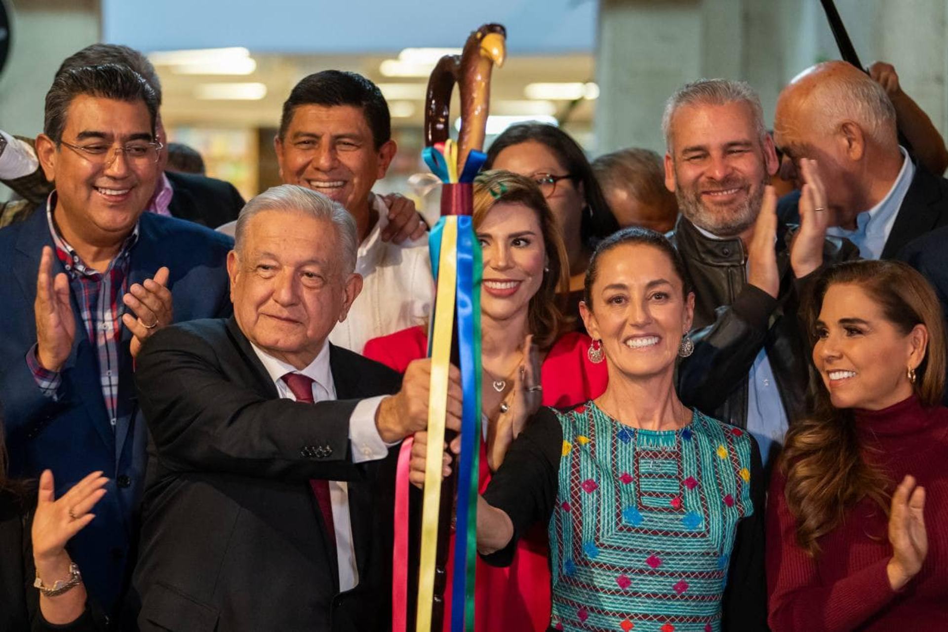 “No hay títeres con poder”: AMLO tras dichos de Xóchitl Gálvez a Sheinbaum sobre permiso para debatir “No hay títeres con poder”: AMLO tras dichos de Xóchitl Gálvez a Sheinbaum sobre permiso para debatir