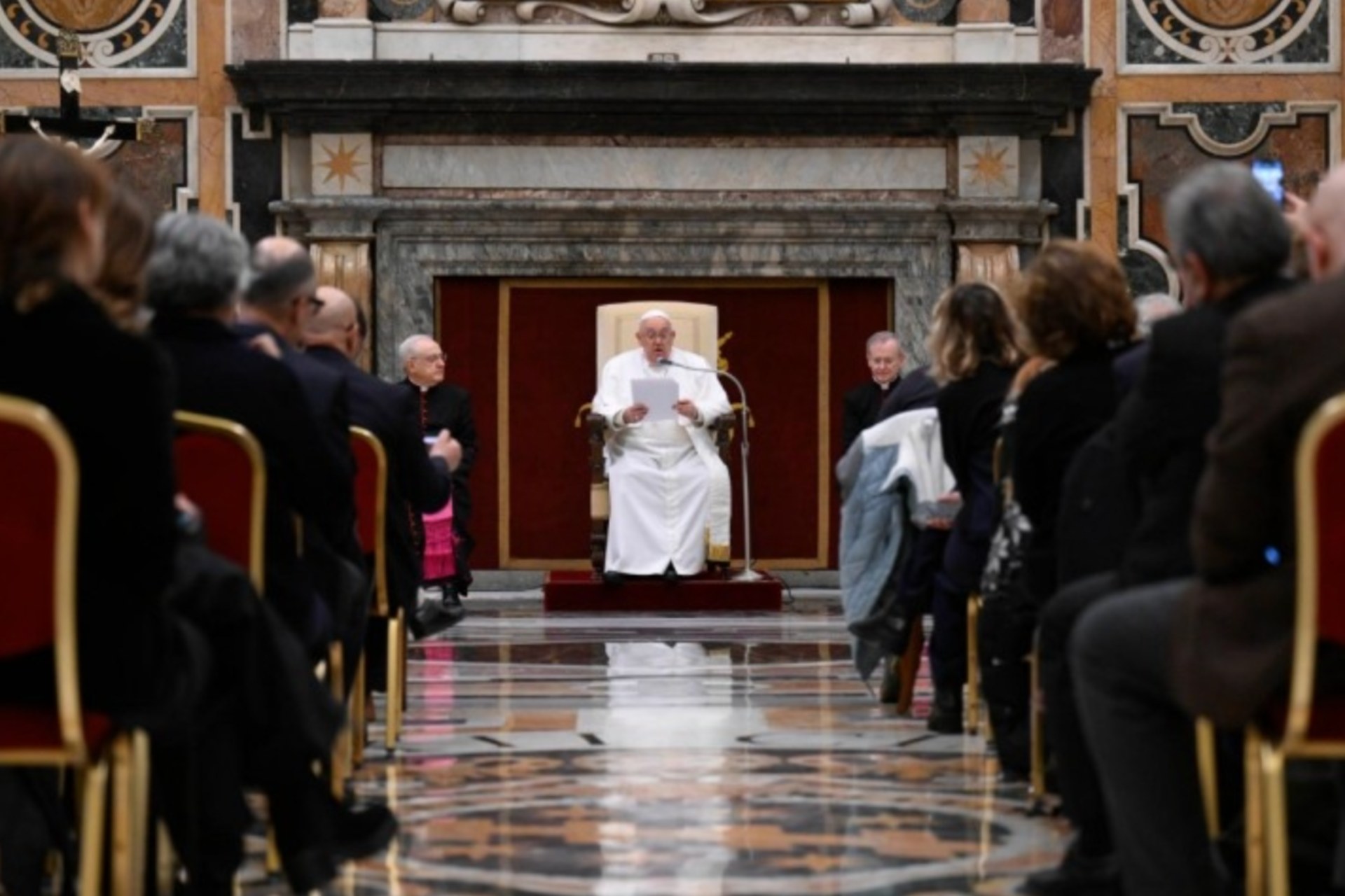 Papa Francisco agradece a periodistas el “respeto” cuando informan sobre escándalos de la Iglesia