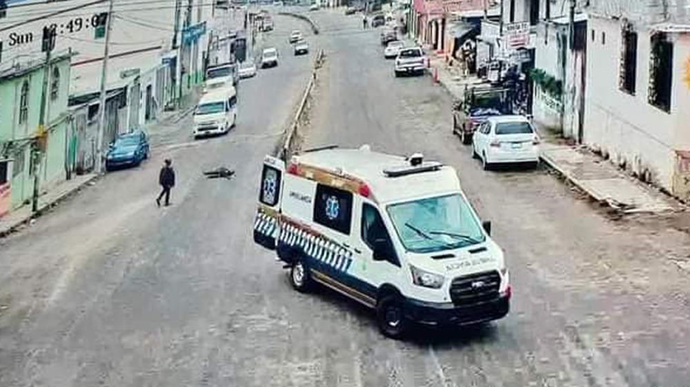 #Video Ambulancia tira a paciente en calles de Chiapas #Video Ambulancia tira a paciente en calles de Chiapas
