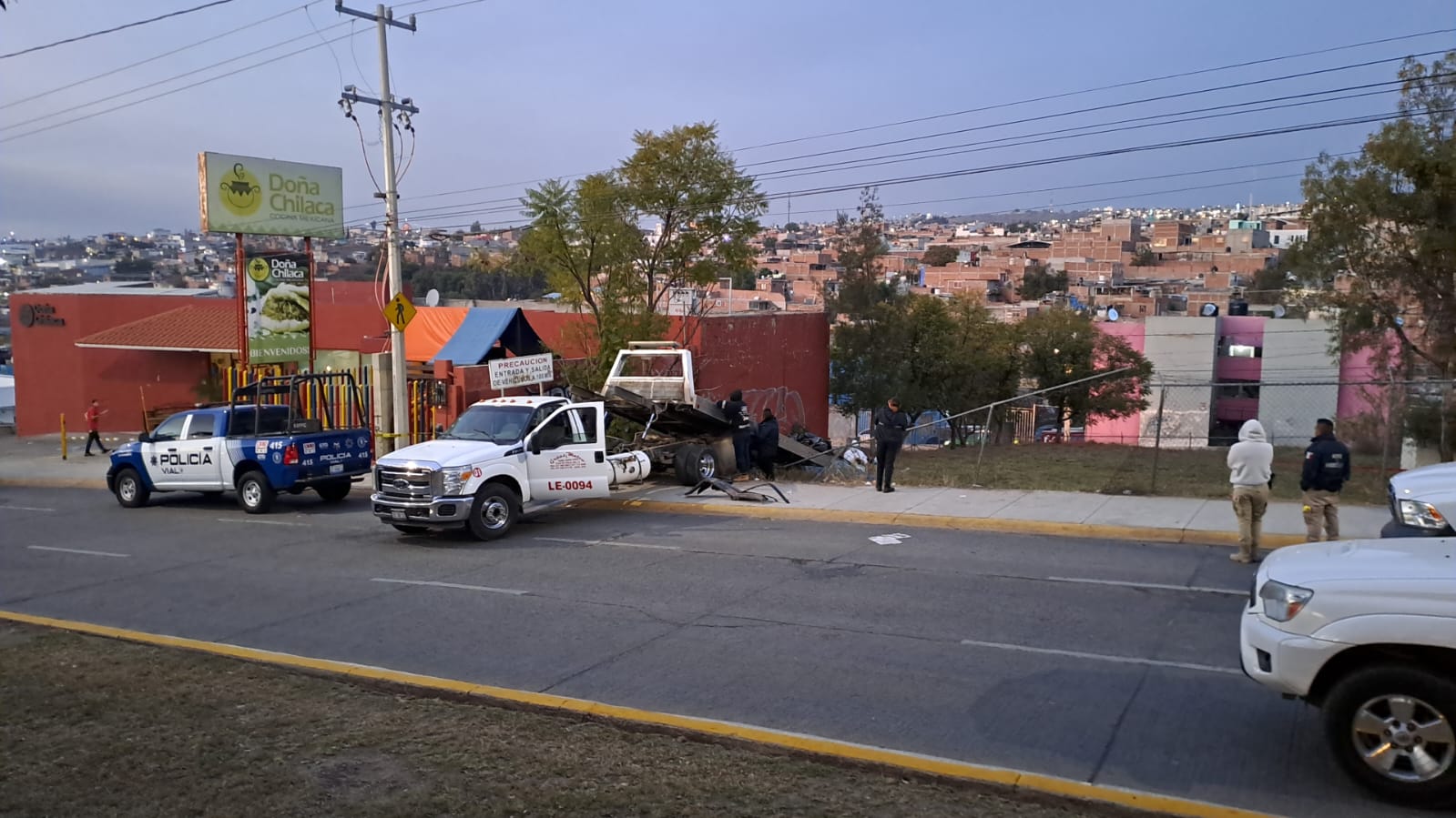 Volcadura en León, Guanajuato, deja 5 personas muertas y una lesionada Volcadura en León, Guanajuato, deja 5 personas muertas y una lesionada