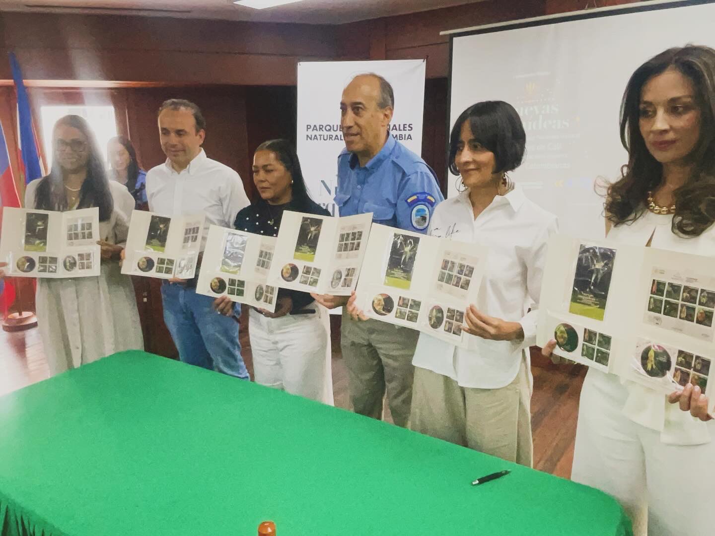 Descubren ocho nuevas especies de orquídeas en Colombia bautizadas con nombres de mujeres