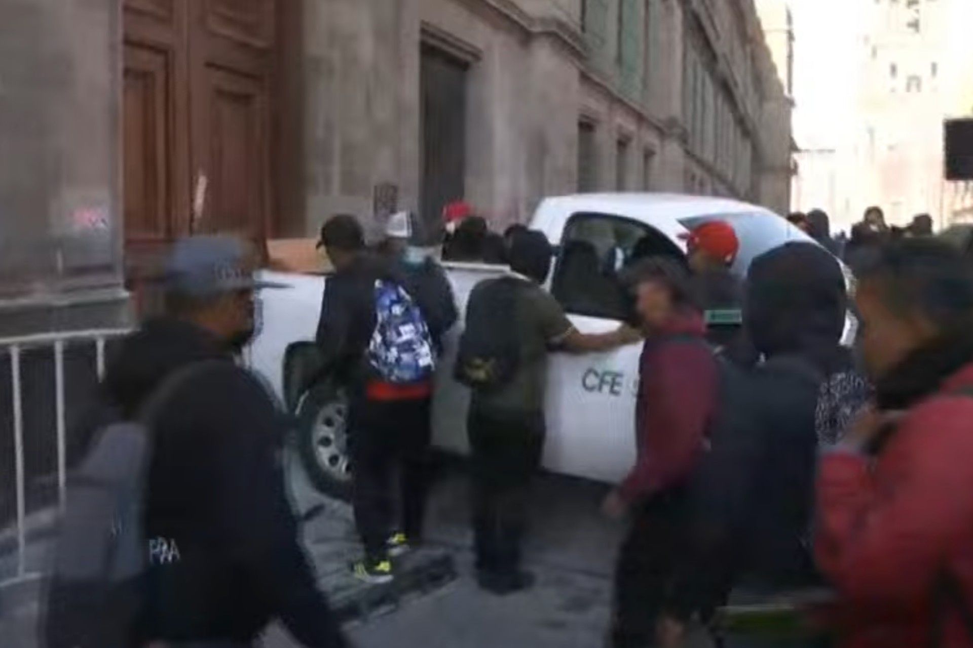 “Es un plan de provocación clarísimo”: AMLO tras irrupción de presuntos normalistas de Ayotzinapa en Palacio “Es un plan de provocación clarísimo”: AMLO tras irrupción de presuntos normalistas de Ayotzinapa en Palacio