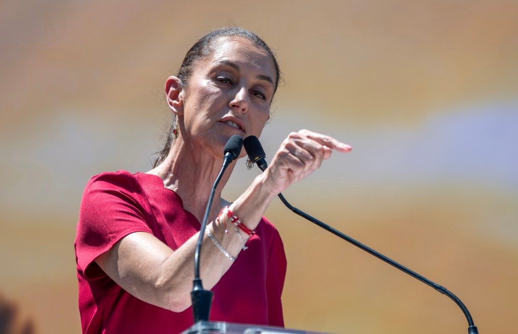 "Eso viene del pasado", Sheinbaum asegura que el gobierno no condiciona los programas sociales - con-todos-los-empresarios-nos-ha-ido-muy-bien-asegura-claudia-sheinbaum-1024x660