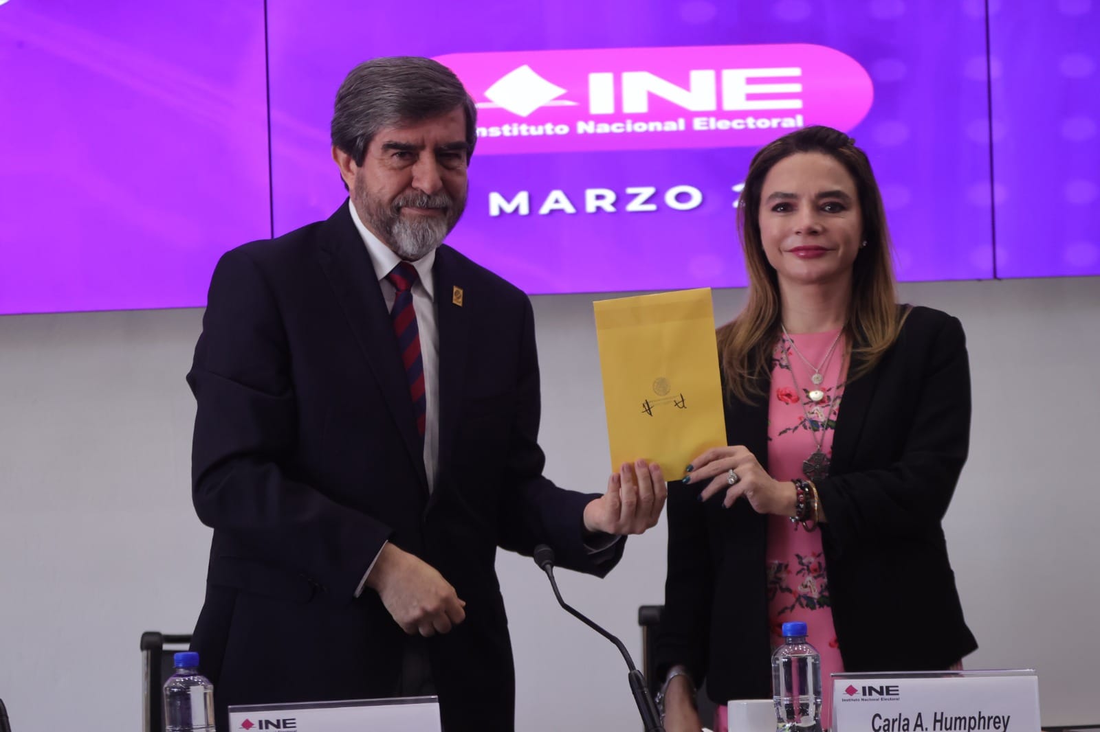 INE recibió 24 mil preguntas ciudadanas para el primer debate presidencial; seleccionarán 108