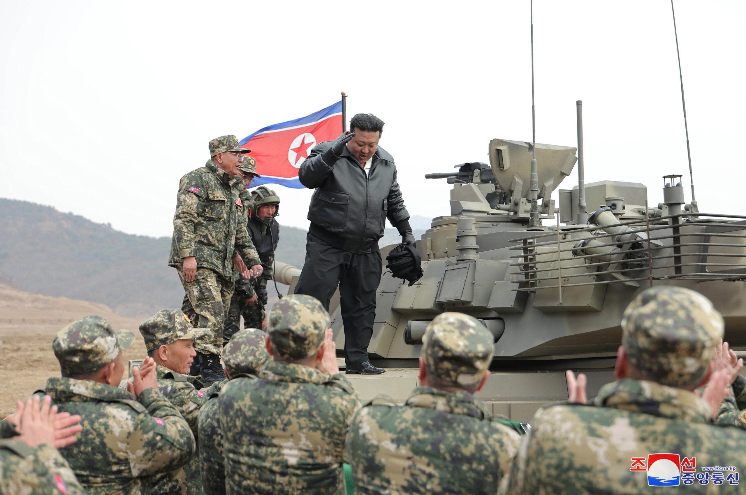 Kim Jong-un supervisa lanzamientos realizados por Corea del Norte