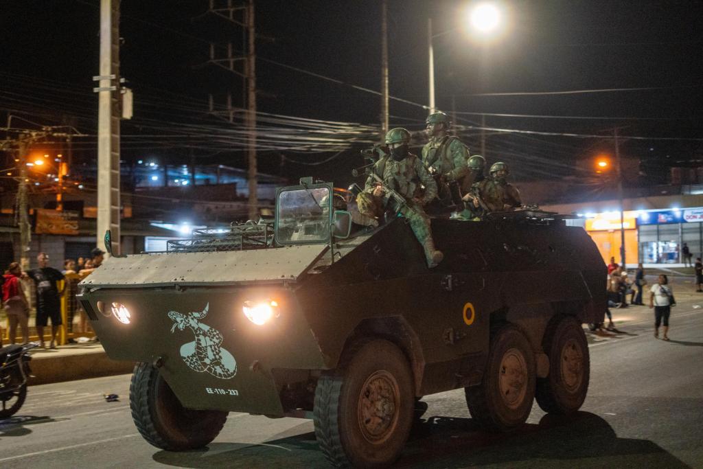 Motín en cárcel de Ecuador deja un muerto y cuatro heridos - autoridades-en-carcel-regional-de-guayaquil-1024x683