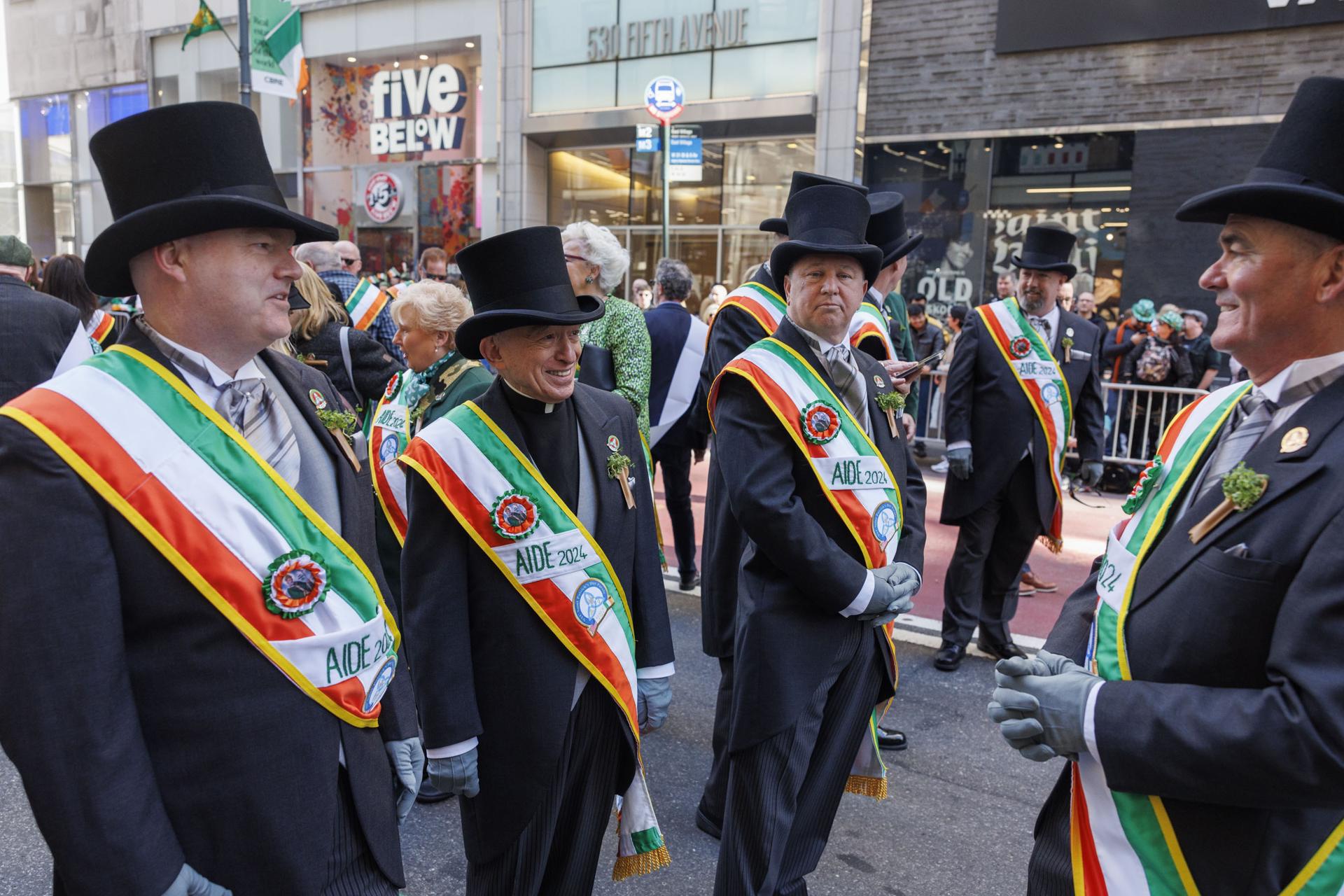 Nueva York celebra con gaitas, tréboles y cerveza el gran desfile de San Patricio