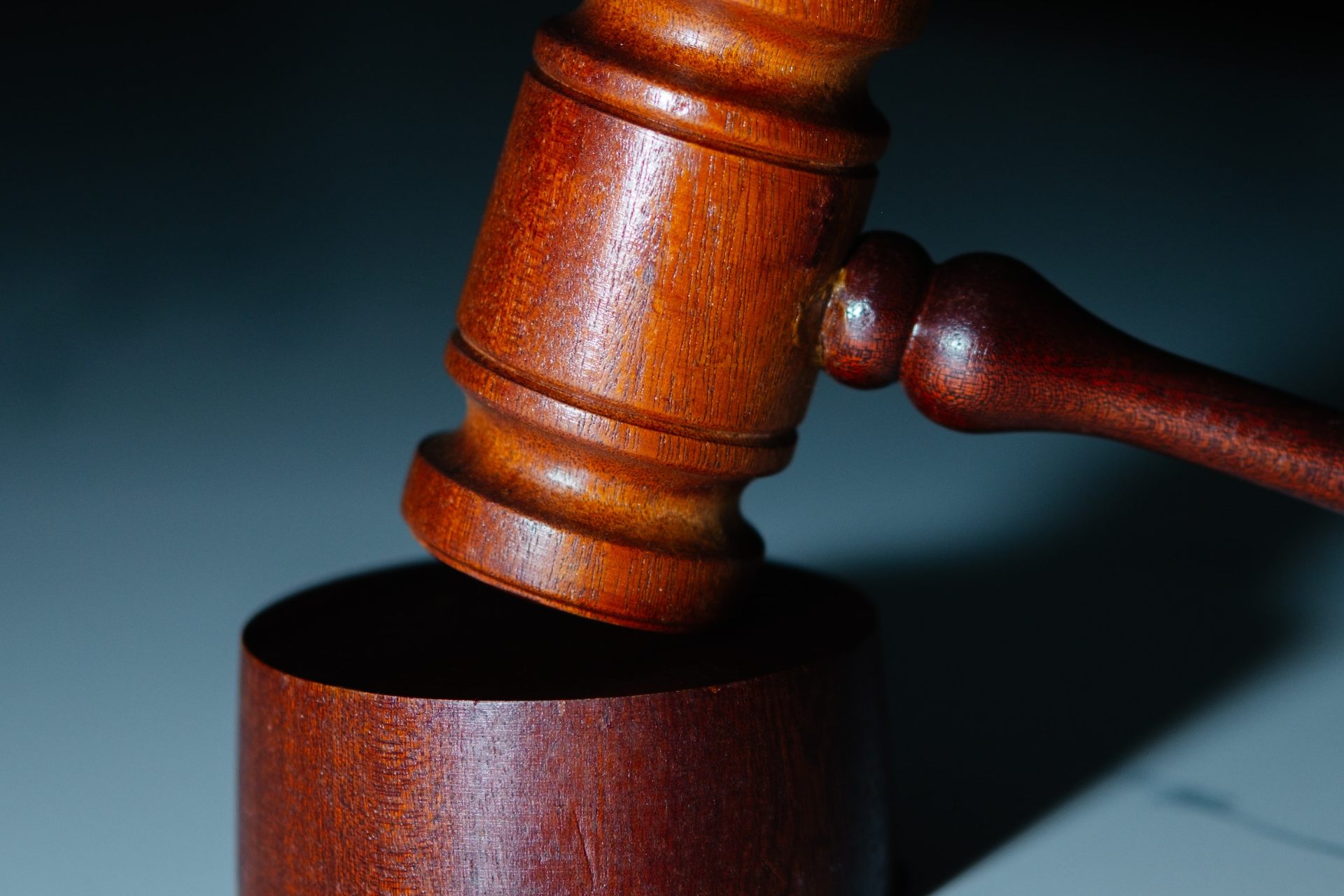 Revela AMLO que CFE sugirió actuar penalmente contra un ministro de la Corte