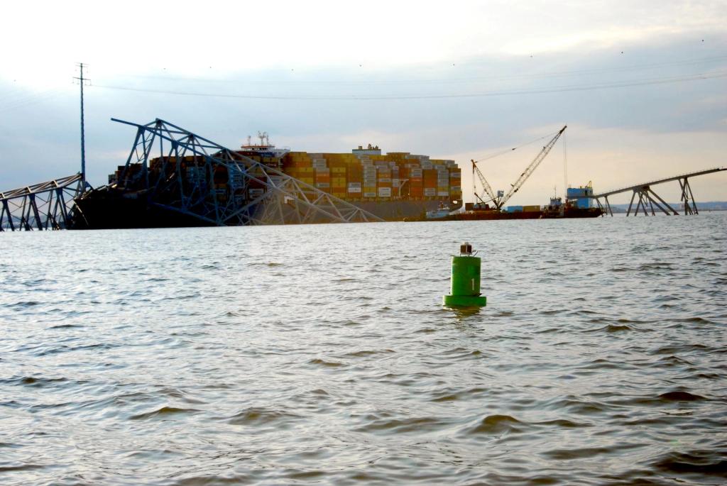 Autoridades hallan cuerpo de mexicano en puente colapsado en Baltimore - buque-que-colapso-puente-en-baltimore-1024x685