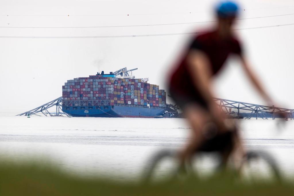 Continúa el retiro de escombros del puente colapsado en Baltimore mientras las autoridades investigan - continua-la-compleja-retirada-de-escombros-del-puente-de-baltimore-2-1024x683