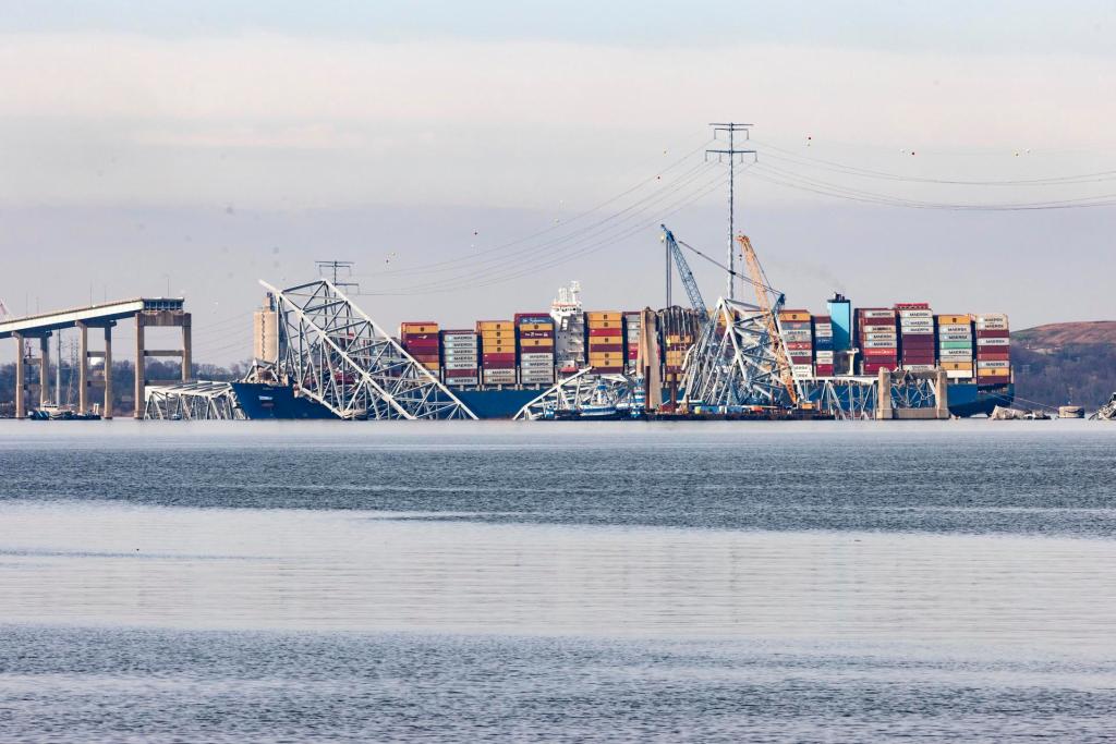 Continúa el retiro de escombros del puente colapsado en Baltimore mientras las autoridades investigan - continua-la-compleja-retirada-de-escombros-del-puente-de-baltimore-3-1024x683