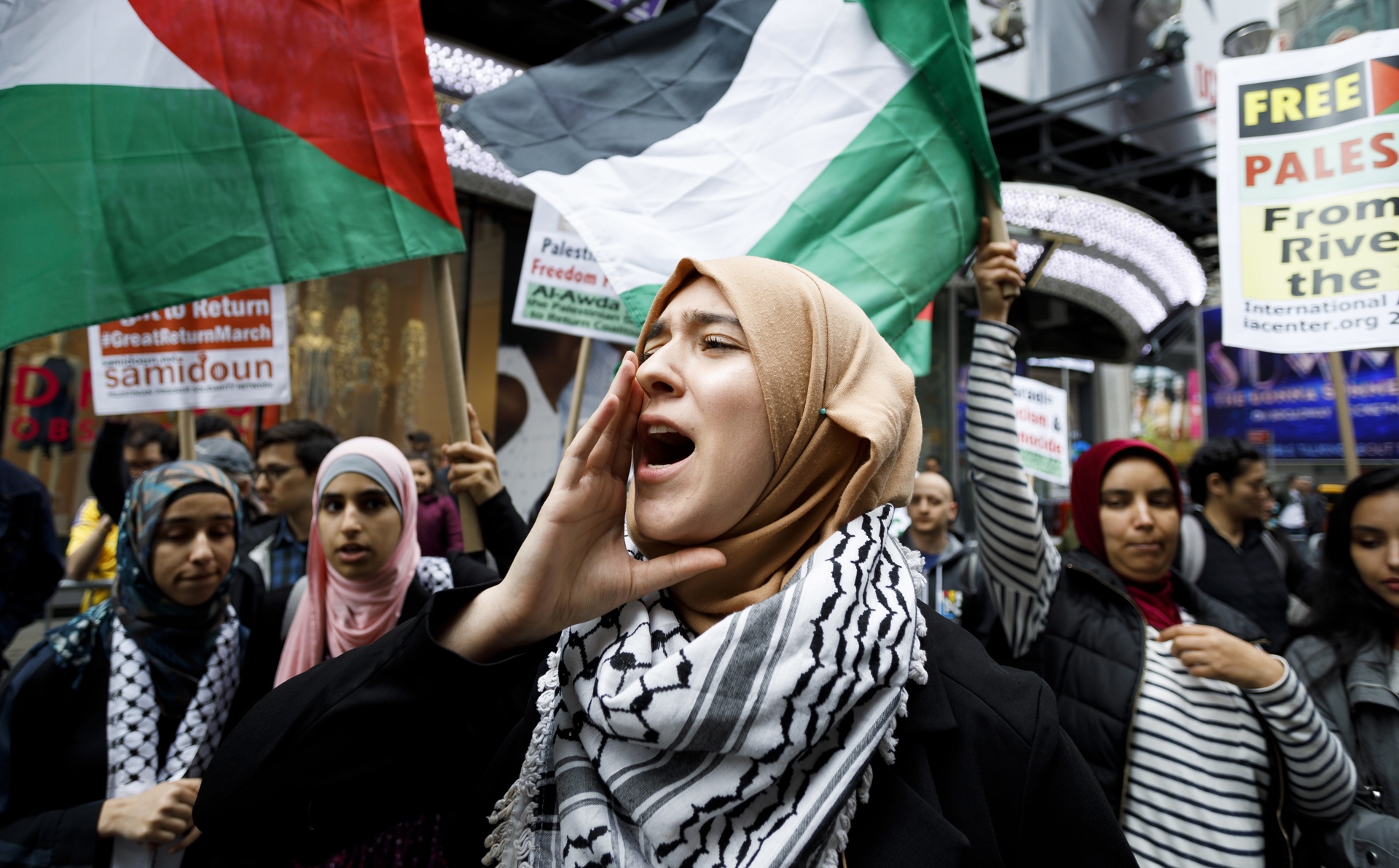 Detienen a tres hombres que interrumpieron misa en Nueva York para pedir “Palestina libre” Detienen a tres hombres que interrumpieron misa en Nueva York para pedir “Palestina libre”