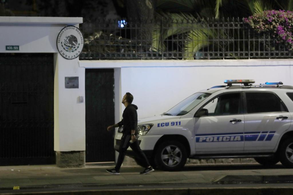 Ecuador objeta procedimientos de la Celac en cumbre que condenó asalto a Embajada de México - embajada-de-mexico-en-ecuador-allanamiento-canada-1024x683