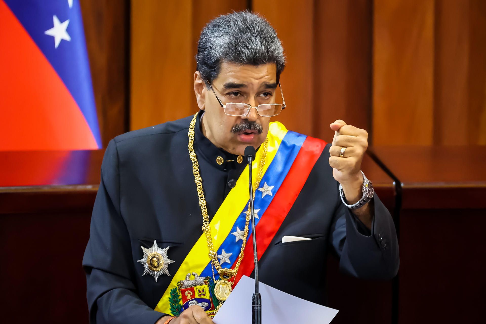 Maduro anuncia cierre de Embajada y consulados de Venezuela en Ecuador, en apoyo a México