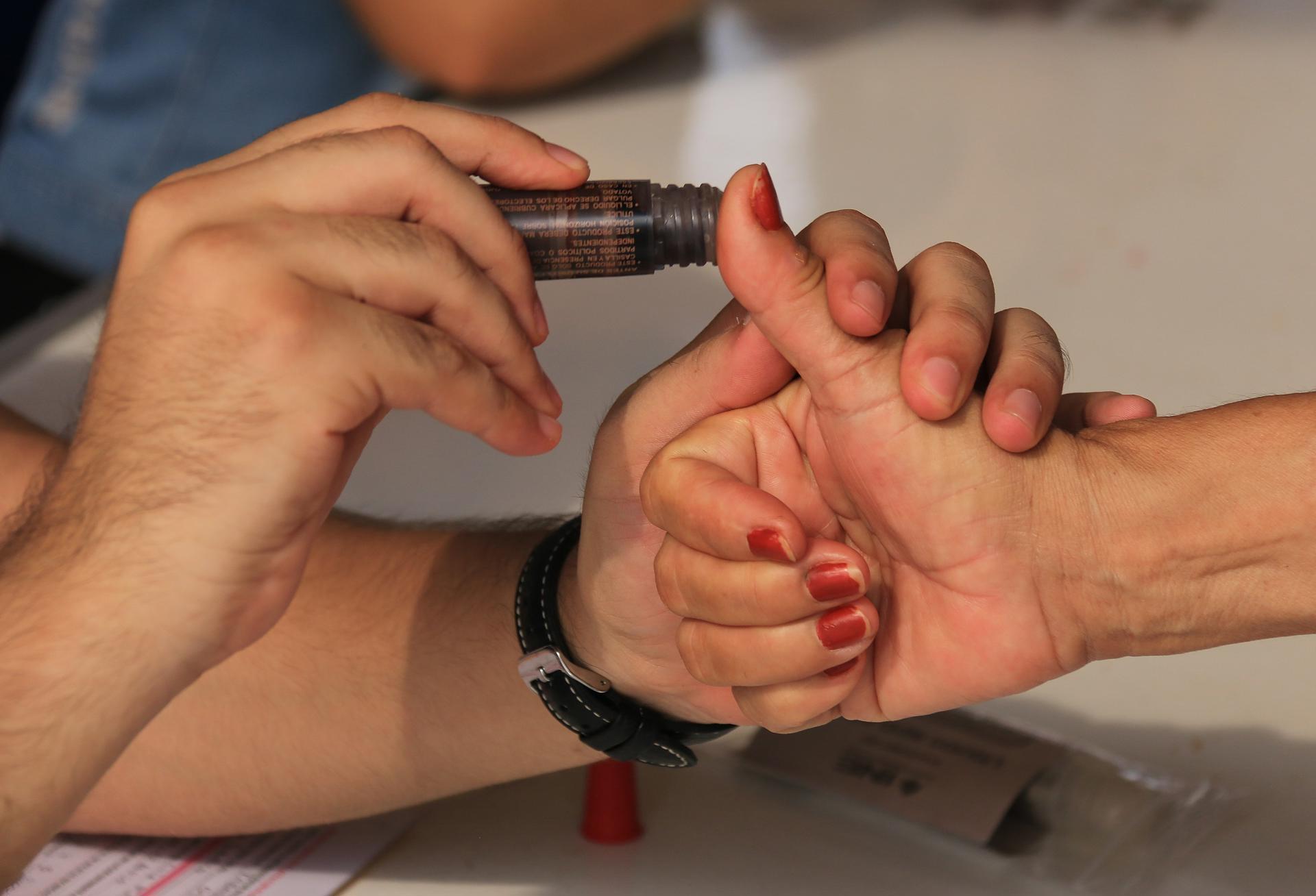 Perfila INE reincorporar a casi 21 mil personas a la Lista Nominal de Electores Residentes en el Extranjero Perfila INE reincorporar a casi 21 mil personas a la Lista Nominal de Electores Residentes en el Extranjero