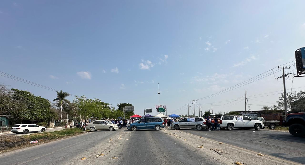 Simpatizantes realizan bloqueos tras asesinato de candidato en Tamaulipas