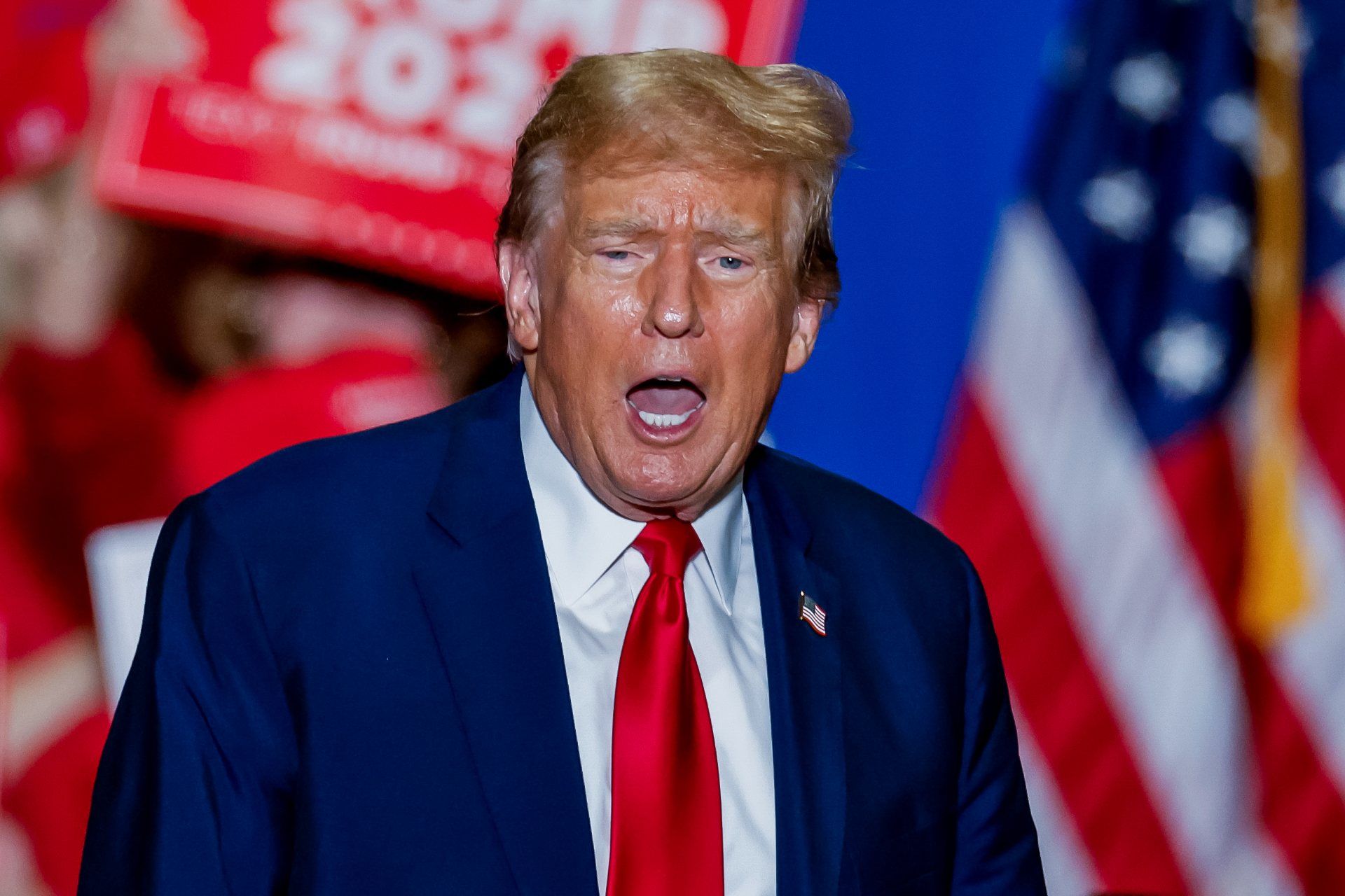 Trump se compara de nuevo con Mandela y dice que es víctima de persecución política