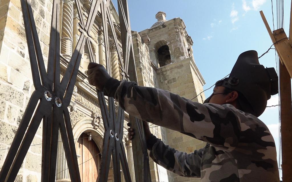 Una obra póstuma del artista Francisco Toledo se erige en templo de Oaxaca - francisco-toledo-obra-templo-oaxaca-1024x637