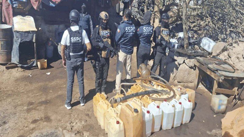 Detienen en Edomex a nueve personas por venta ilegal de combustible