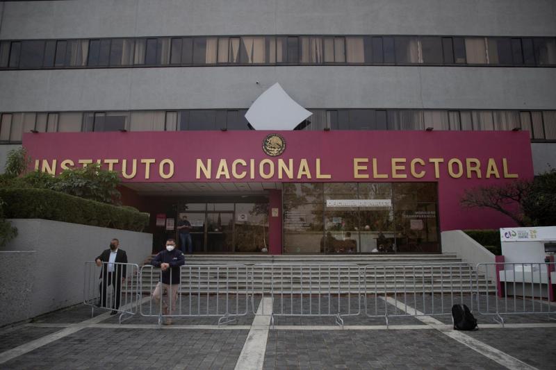 INE inicia impresión de más de 602 millones de boletas para elección del Poder Judicial