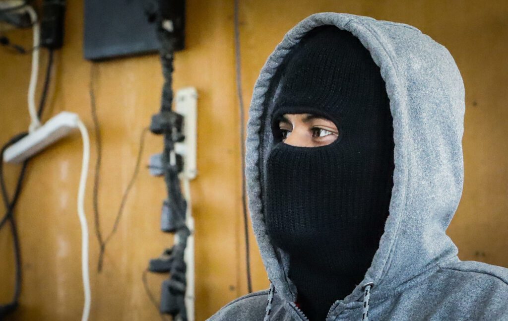 Cárteles usan emojis, hashtags y audios virales en TikTok para reclutar a jóvenes