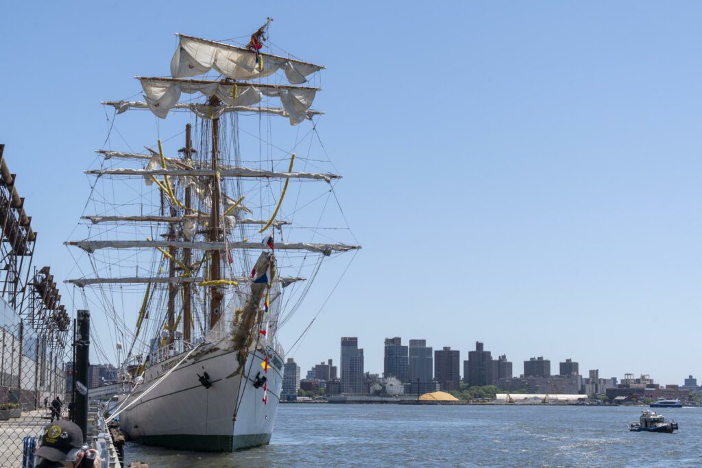 Autoridades recibieron 3 llamadas de asistencia del buque Cuauhtémoc 4 minutos después de zarpar